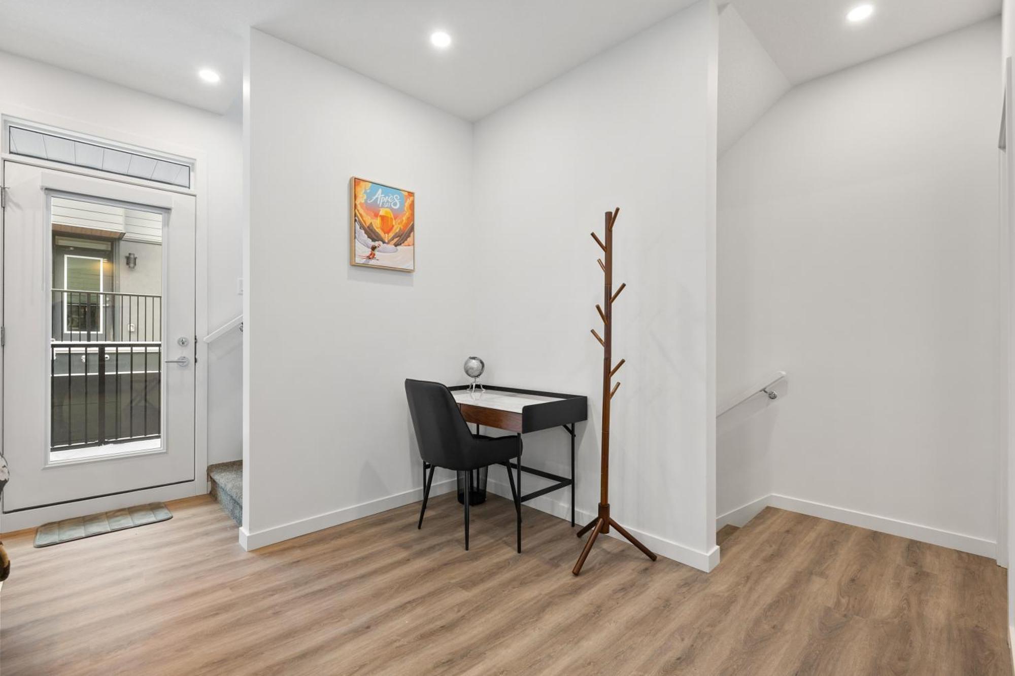 Spacious 3-story Townhome With A 2-car Garage, Ac, King Bed, And A Great Location Near Banff *