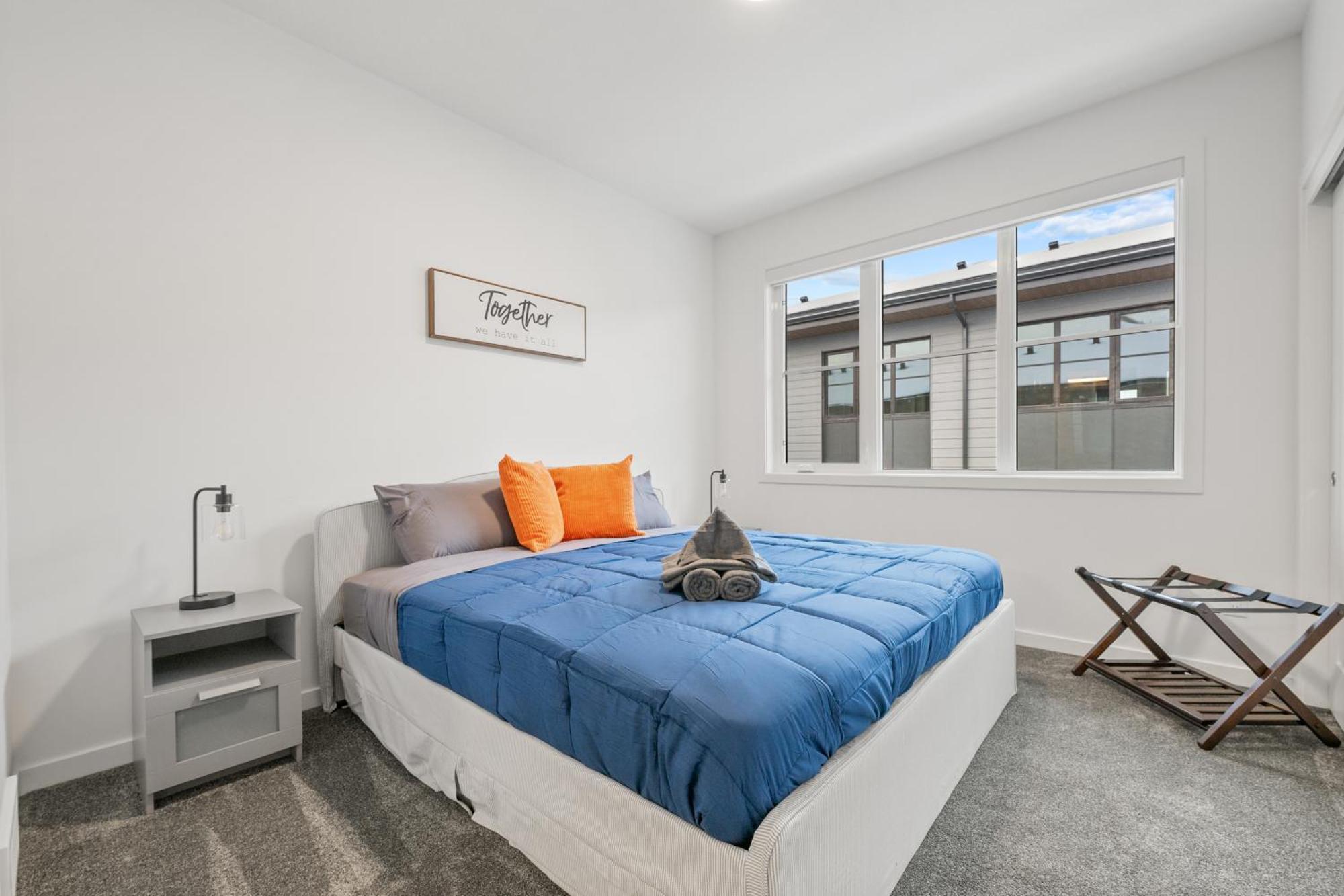 Spacious 3-story Townhome With A 2-car Garage, Ac, King Bed, And A Great Location Near Banff * Calgary