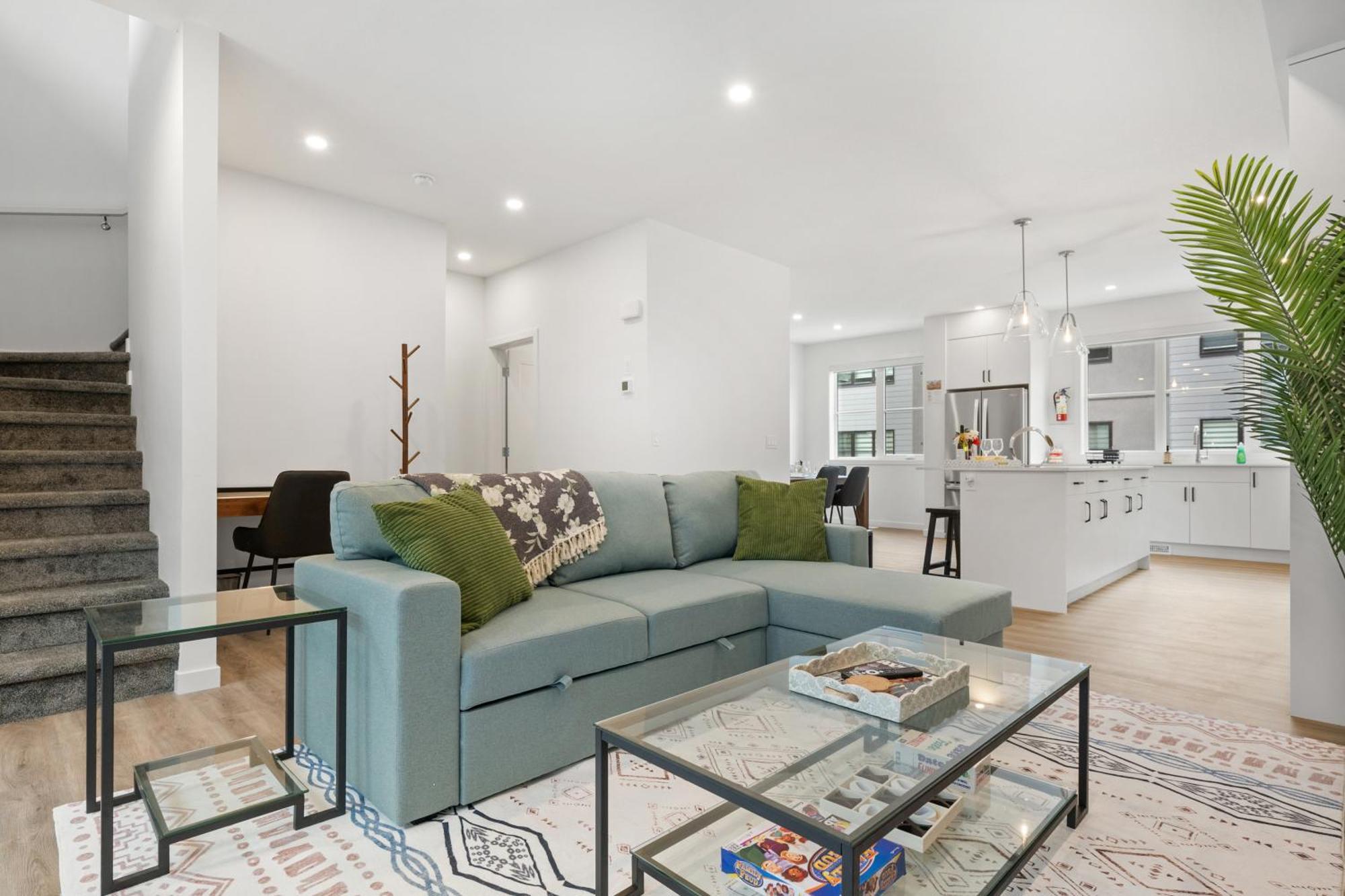 Spacious 3-story Townhome With A 2-car Garage, Ac, King Bed, And A Great Location Near Banff *