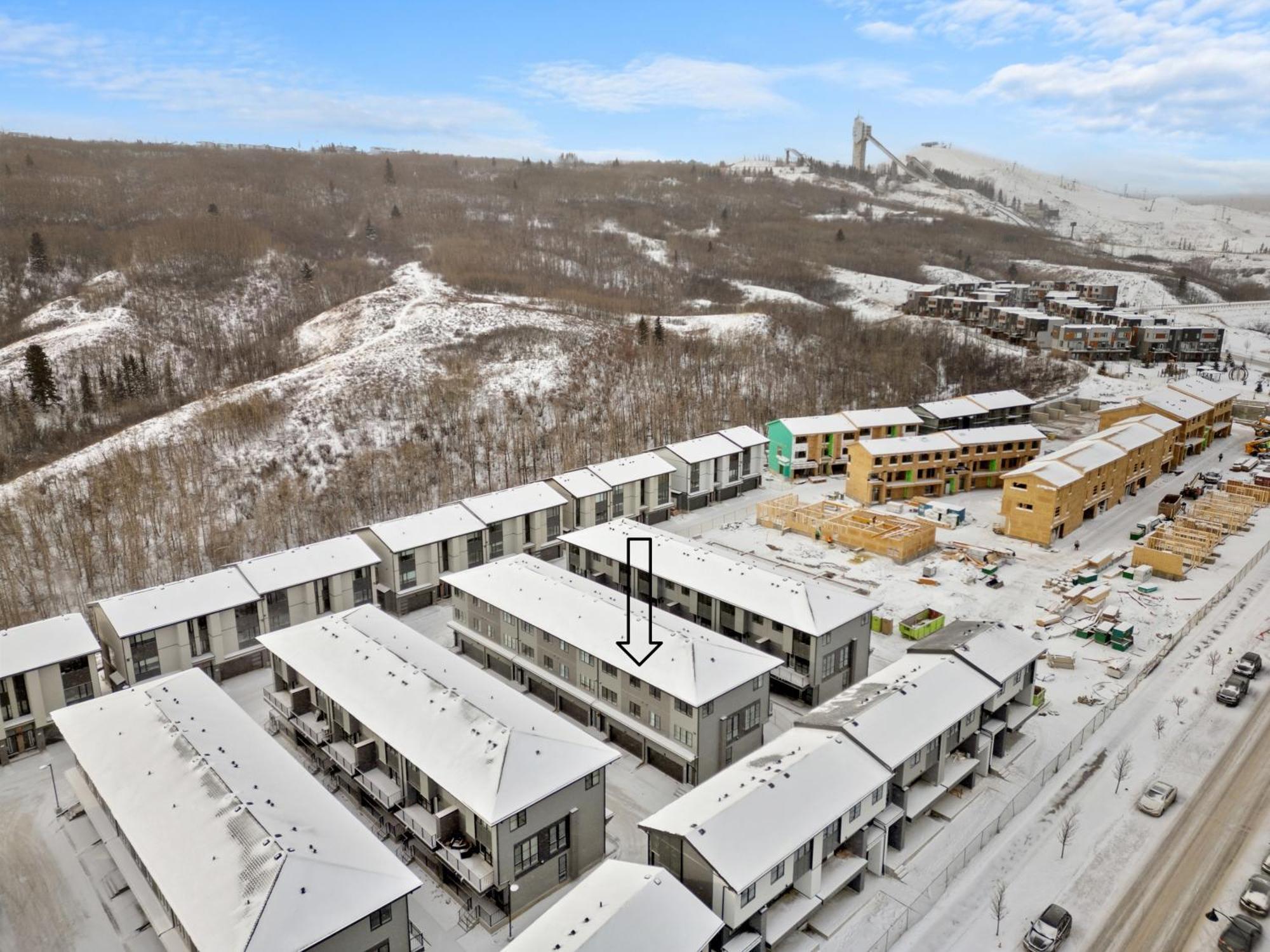 Holiday home Spacious 3-story Townhome With A 2-car Garage, Ac, King Bed, And A Great Location Near Banff Calgary