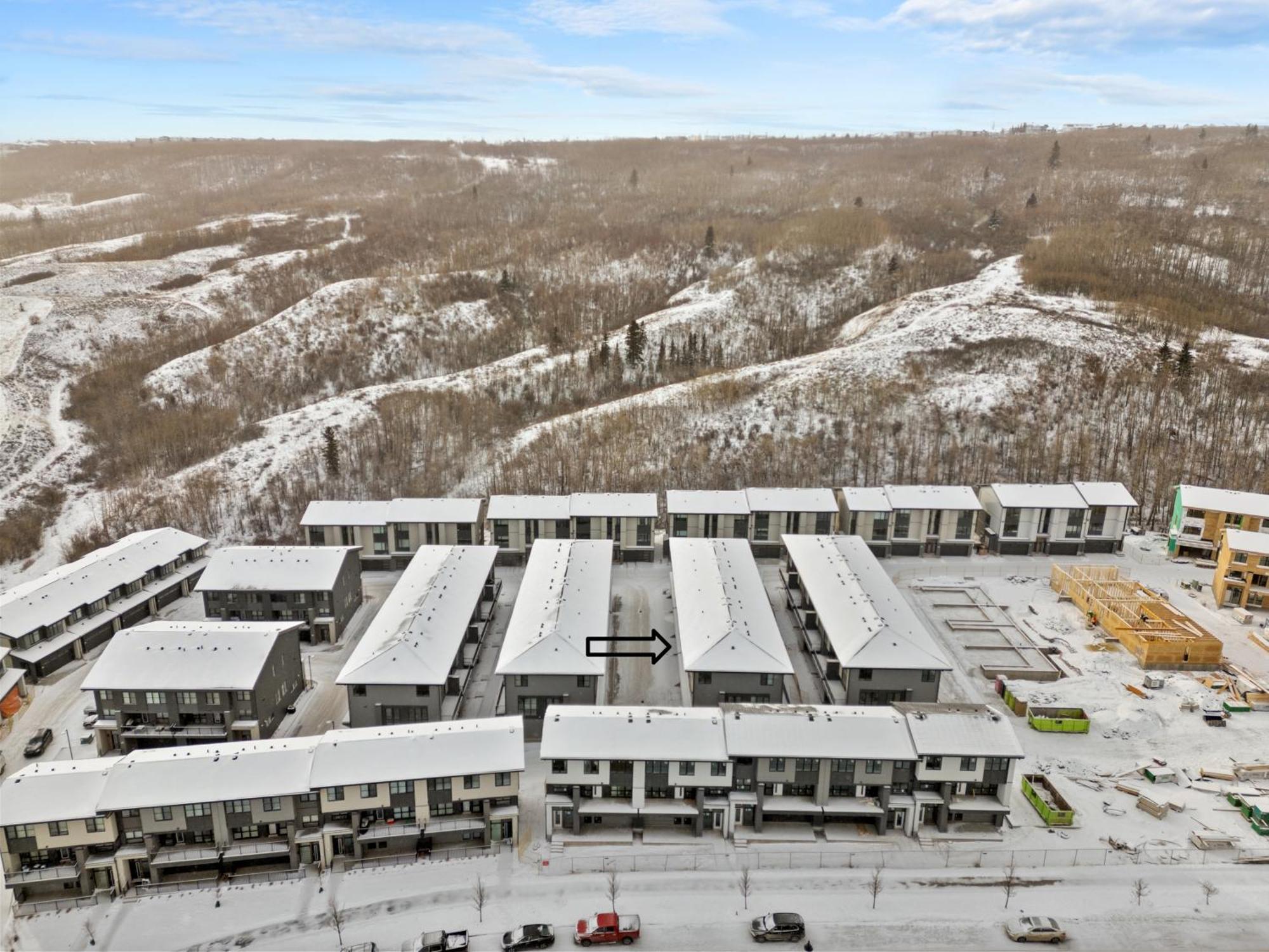 Spacious 3-story Townhome With A 2-car Garage, Ac, King Bed, And A Great Location Near Banff Holiday home *