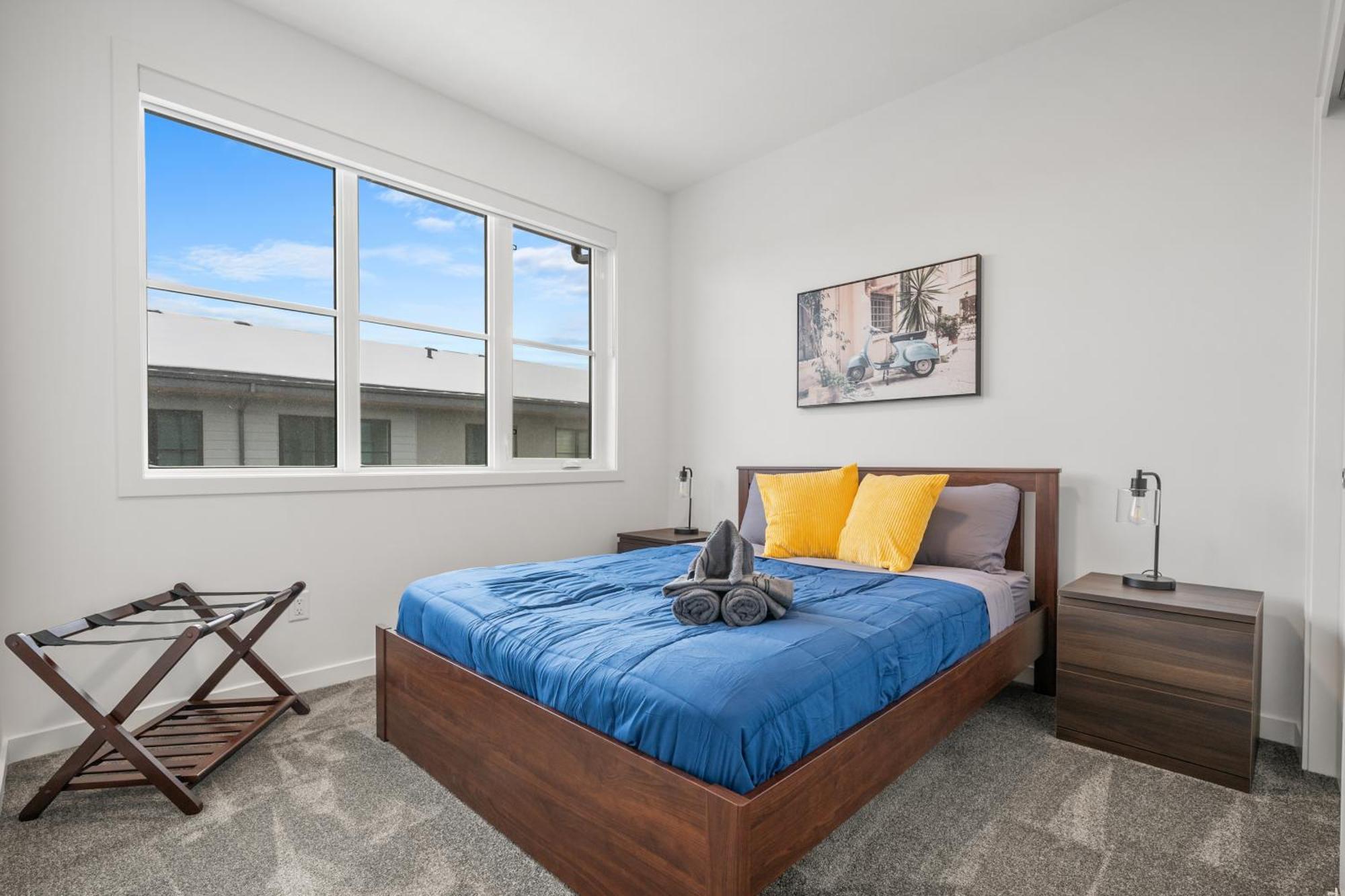 Spacious 3-story Townhome With A 2-car Garage, Ac, King Bed, And A Great Location Near Banff Holiday home *