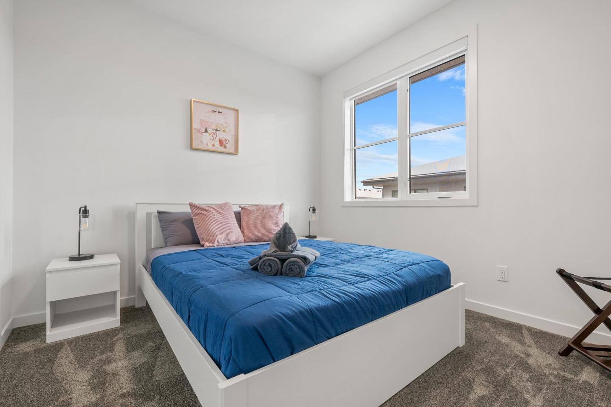 Holiday home Spacious 3-story Townhome With A 2-car Garage, Ac, King Bed, And A Great Location Near Banff *