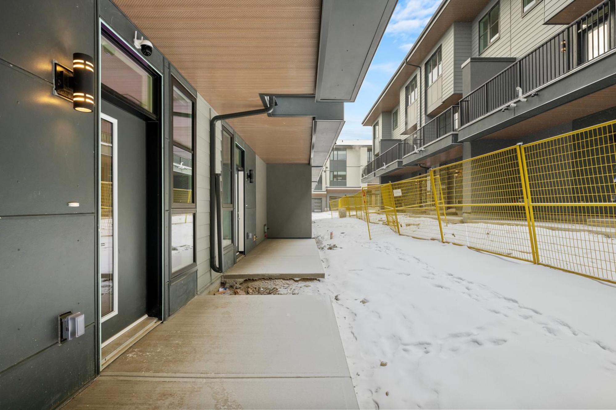 Spacious 3-story Townhome With A 2-car Garage, Ac, King Bed, And A Great Location Near Banff