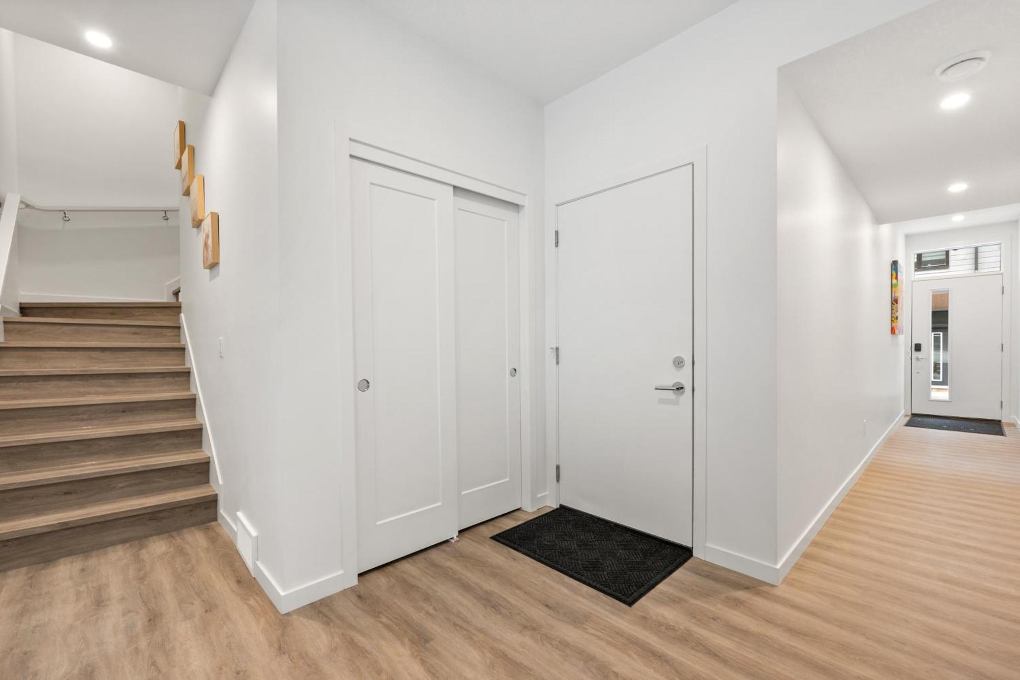 Spacious 3-story Townhome With A 2-car Garage, Ac, King Bed, And A Great Location Near Banff Holiday home *