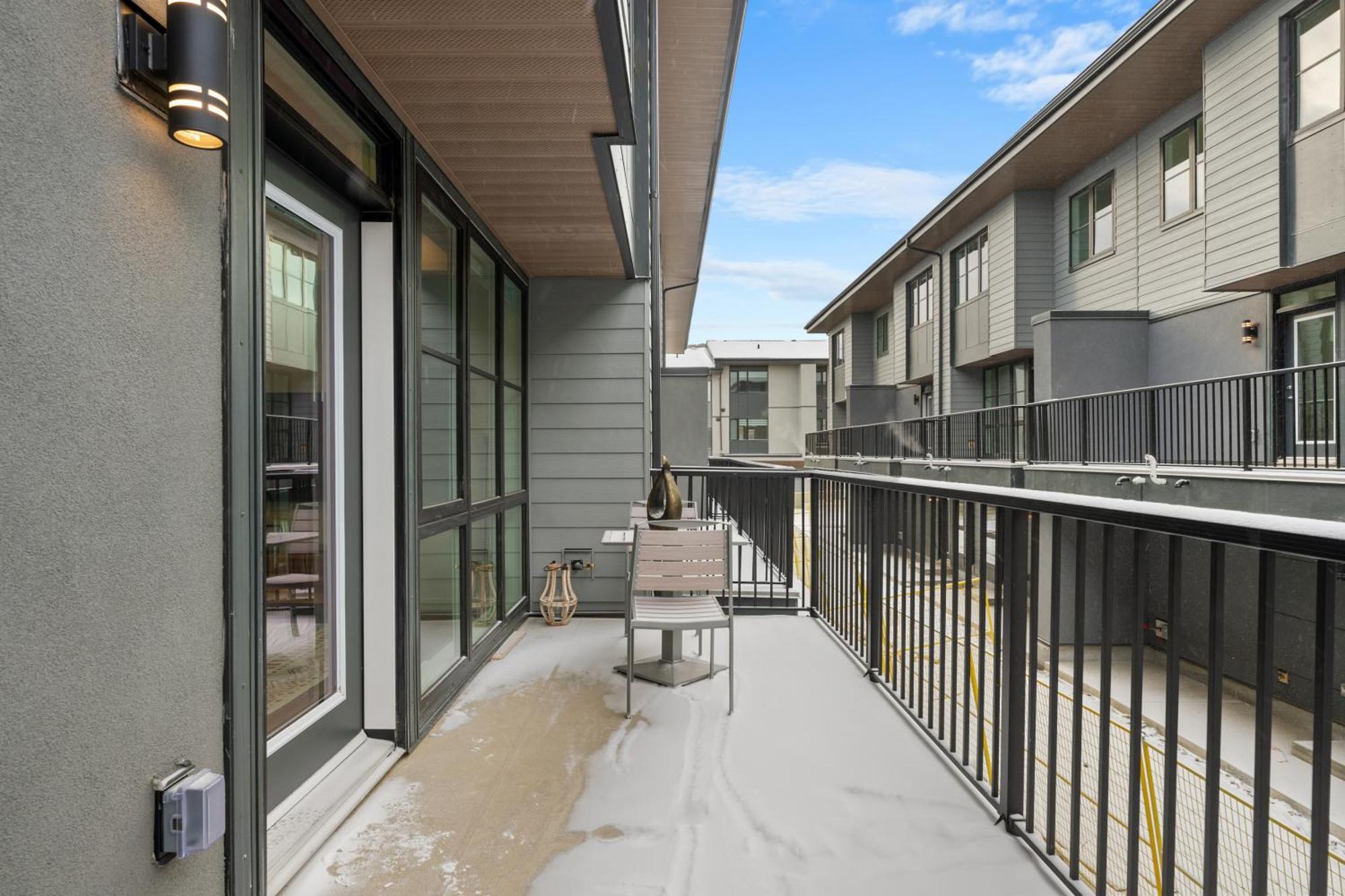 Holiday home Spacious 3-story Townhome With A 2-car Garage, Ac, King Bed, And A Great Location Near Banff